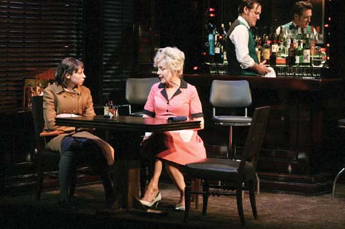 Rosy (Rous) and Eva White (Glenne Headly) with Fred Weber (Bill Pullman) in the bar/restaurant.