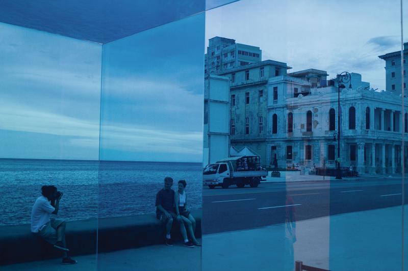 Blue Cube-Immersion by Rachel Valdés Camejo, on Havana’s Malecón. (Claudio Fuentes)
