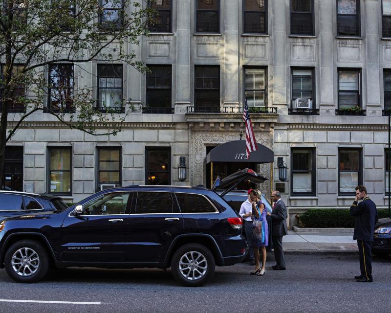 Making an exit, Park Avenue, Upper East Side, New York.