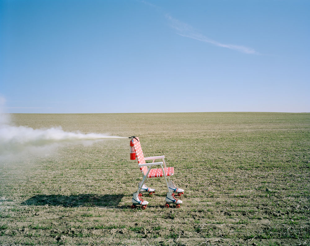 LAWN CHAIR PROPELLED. 2017. (ADAM EKBERG, COURTESY OF THE ARTIST AND CLAMP, NEW YORK)