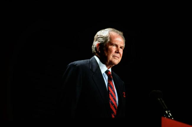 Pat Robertson speaks to a meeting of the Christian Coalition in Washington DC in 1994 (Wally McNaMee / Corbis).