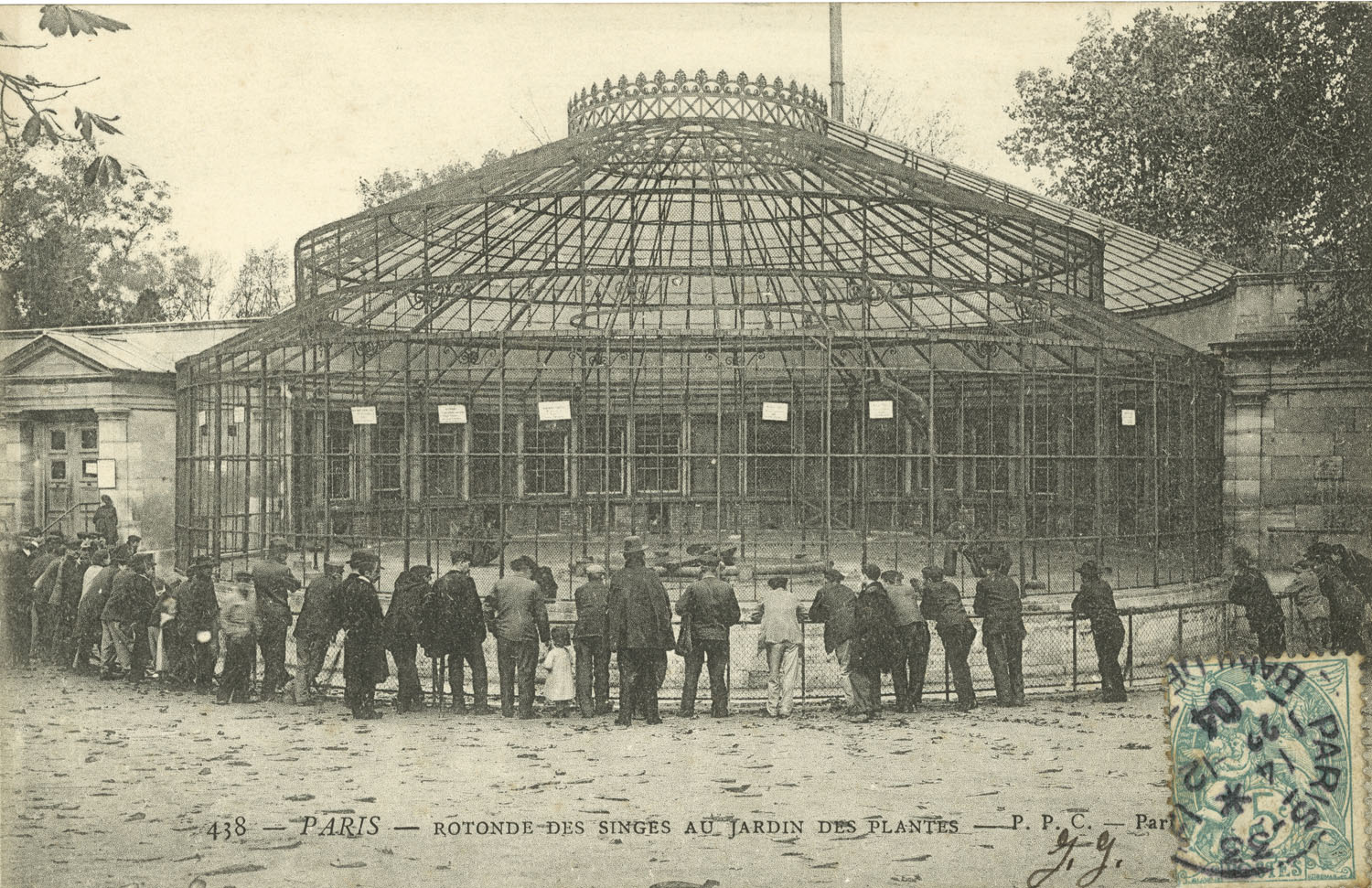 <i>Monkey house in the Jardin des Plantes, Paris.</i> (© Look and Learn / Bridgeman Images)