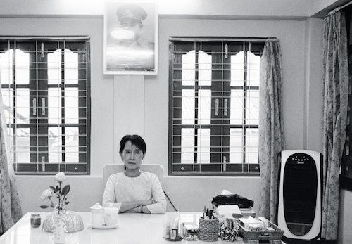 Aung San Suu Kyi, in her bungalow in Rangoon, April 1, 1998 (Joachim Ladefoged / VII)