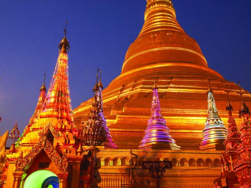 Evening at Shwedagon Pagoda (Christopher Bartlett)