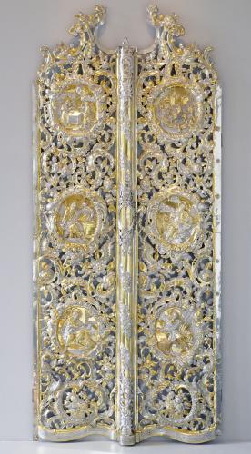 <b>Gates</b>, circa 1784<br>Maker: Unknown <br>Embossed, pierced and engraved silver, parcel-gilt and iron<br>(©The Rosalinde and Arthur Gilbert Collection on loan to the Victoria and Albert Museum, London</p>